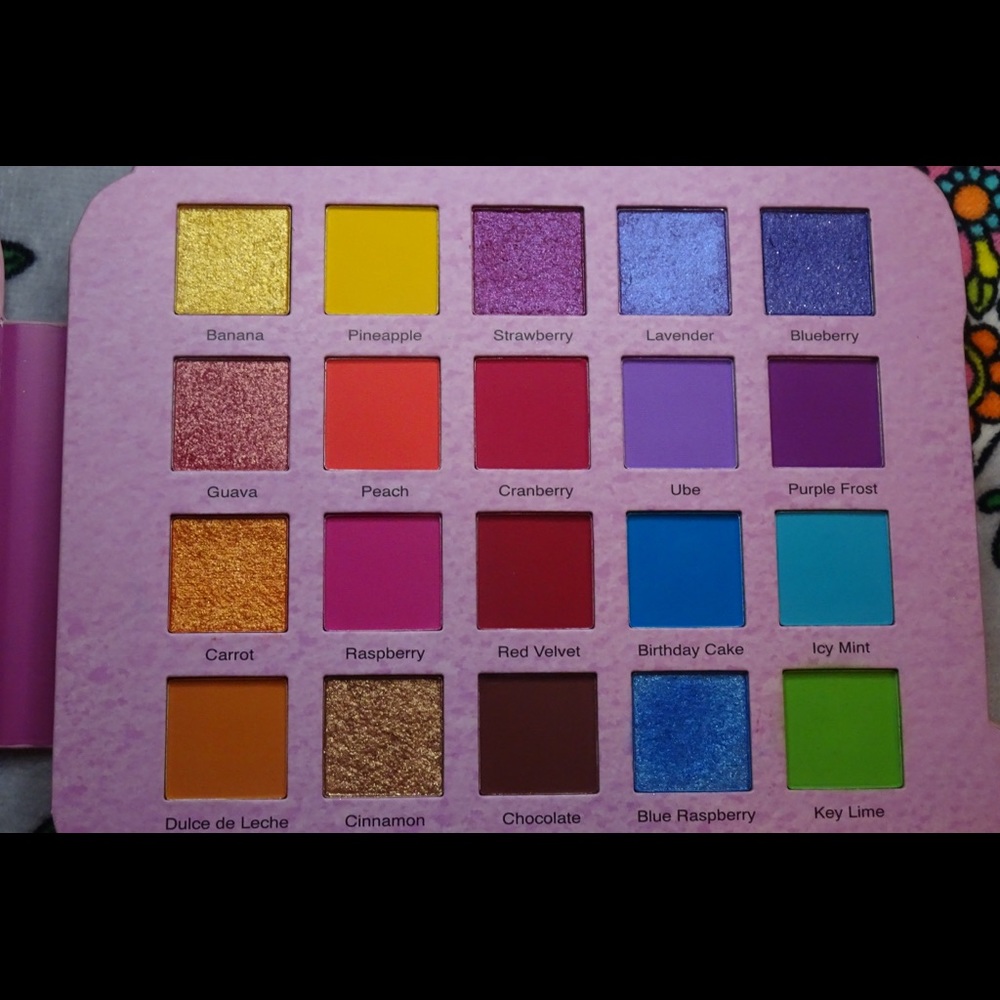 The Glamlite cake palette